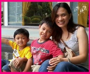 Mommy Analiza with Akin and Aban Sabong